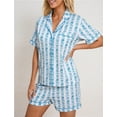 thumbnail image 2 of Conjunto de pijama estilo preppy for mujer, ideal for el verano. Incluye shorts de algodón, estampado oceánico y shorts a juego., 2 of 7