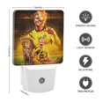 thumbnail image 2 of Erling Haaland Luz nocturna LED con sensor de anochecer a amanecer para dormitorio, baño, pasillo, escaleras - Lámpara LED nocturna de enchufe, 0.5W - 1 pieza, 2 of 6