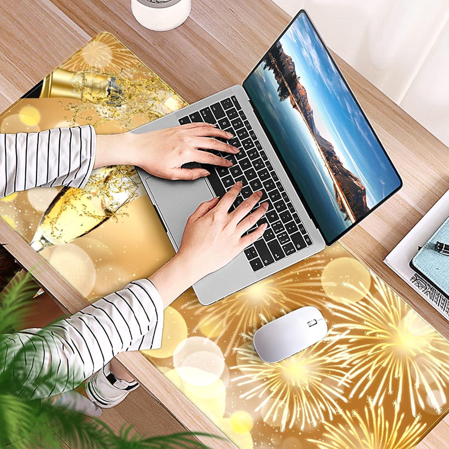 Golden Glitter New Year Desk Mat, Desk Accessory, Cute Workspace, Trendy Workspace, Trendy, 35.4x15.7in Large Gaming Mouse Pad, Cute Desk Topper, Pretty Desk Pad