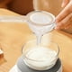 thumbnail image 1 of Filtro de malla para alimentos, embudo para alimentos con colador con mango, colador de malla, embudo de cocina para llenar botellas de leche de soja blanco, 1 of 8