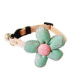 thumbnail image 1 of Collar ajustable de poliéster para mascotas, con hebilla decorativa de flores grandes, con cascabel creativo y sencillo para gatos, gatitos y perros (azul y verde, talla M), 1 of 6