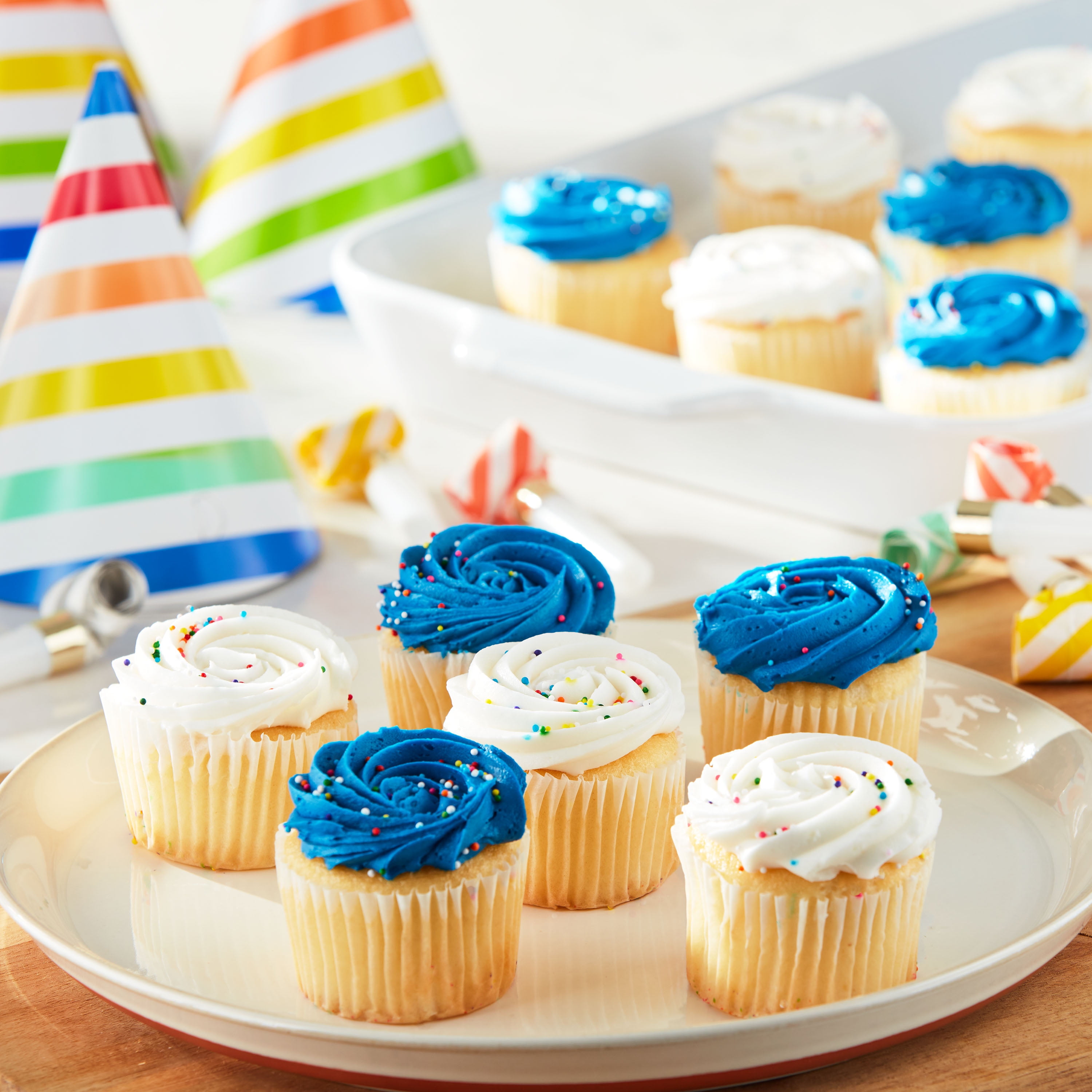 Freshness Guaranteed Vanilla Cupcakes, 12 Count, Colors Will Vary