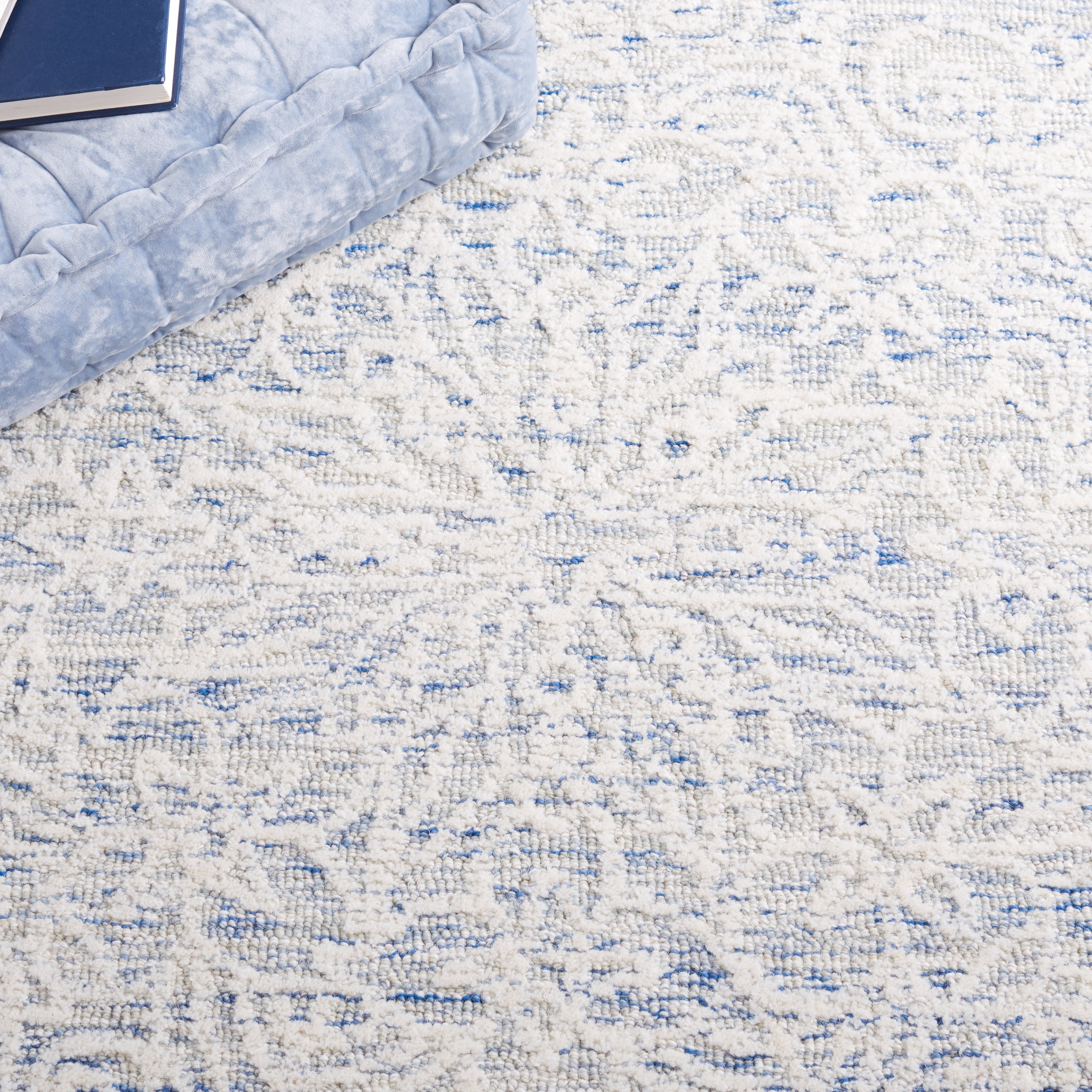 SAFAVIEH Metro Corine Floral Area Rug, Blue/Ivory, 6' x 6' Square