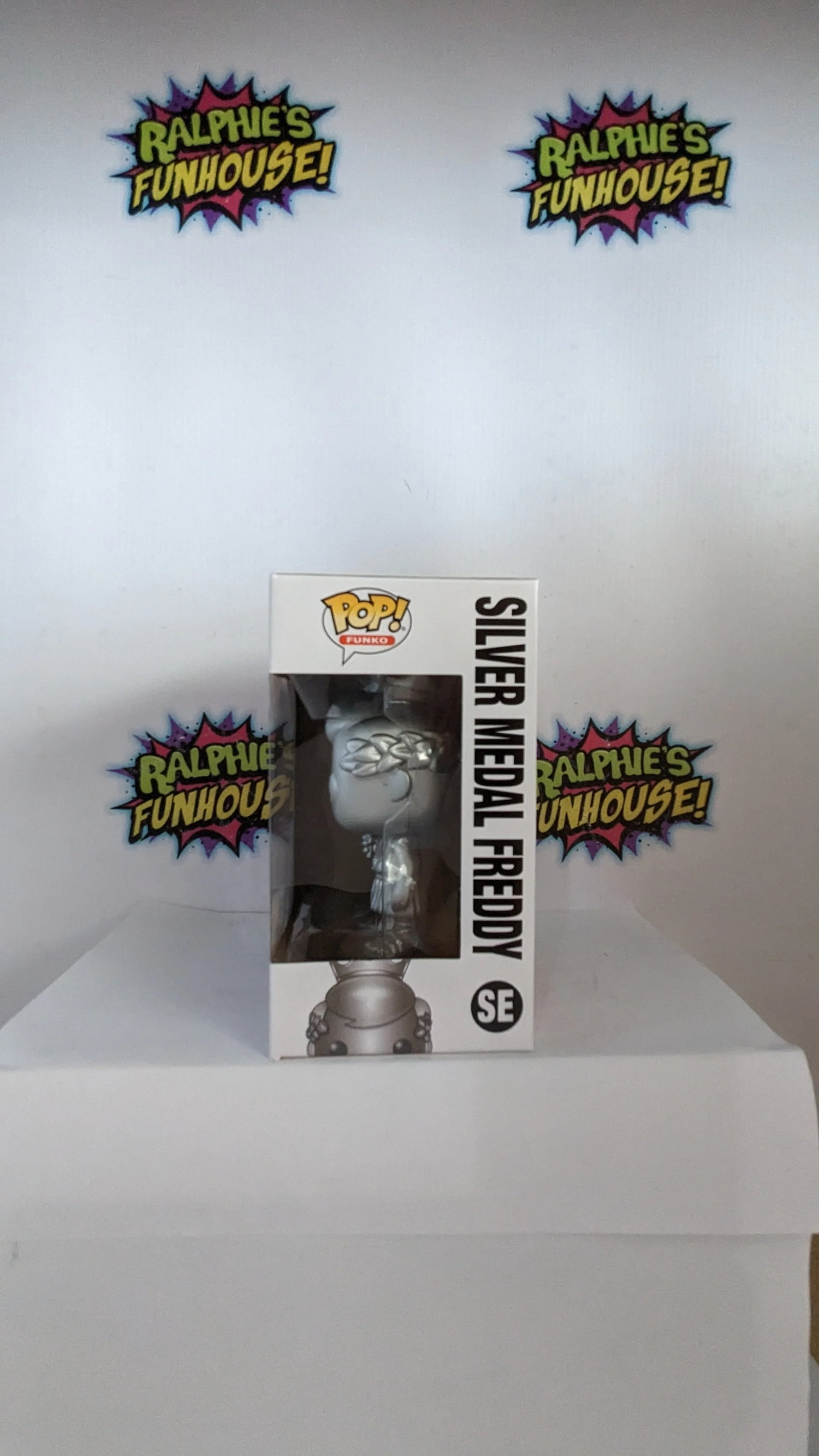 Funko POP! Fundays Silver Medal Freddy SE LE 1000 Exclusive