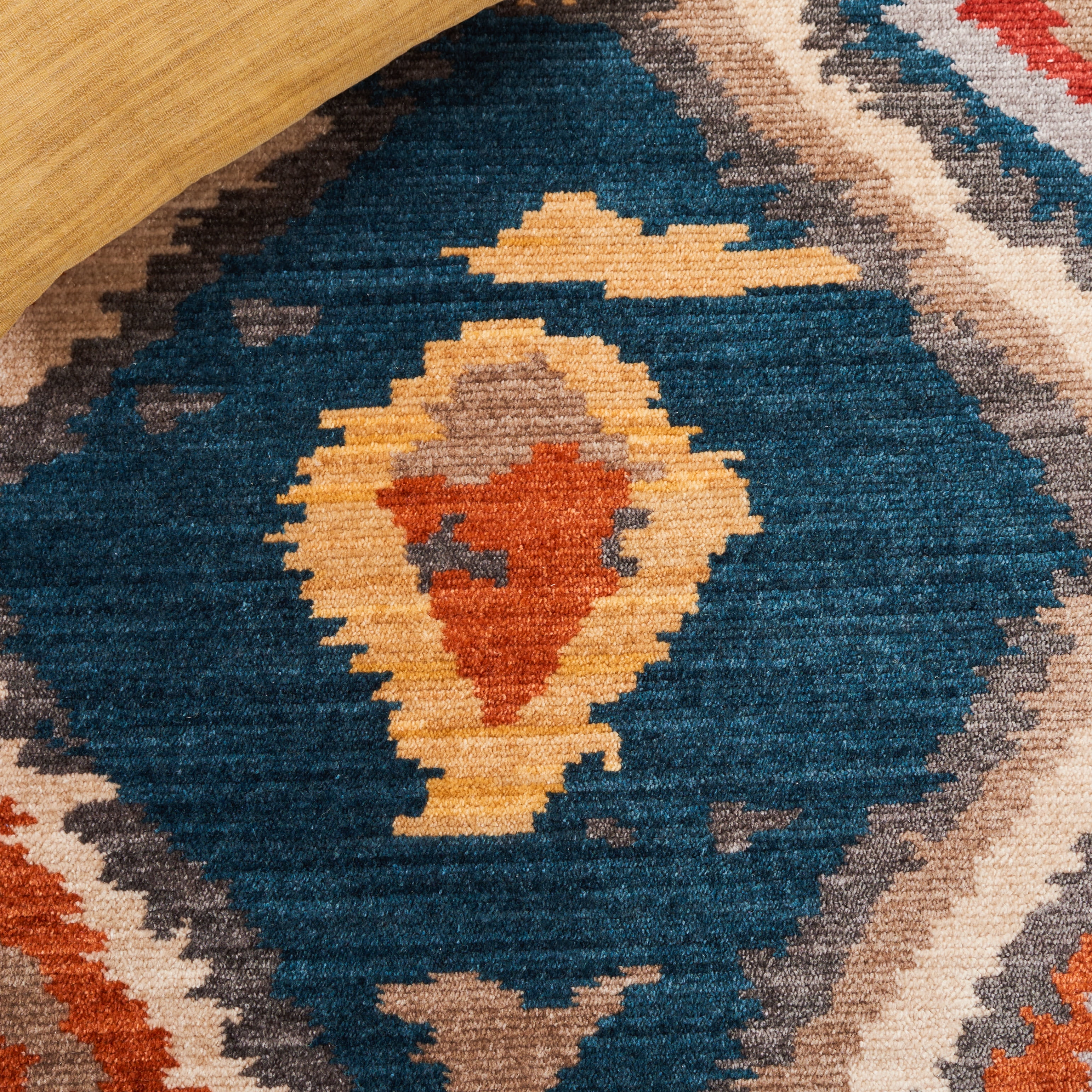 Safavieh Farmhouse Charlie Geometric Area Rug, Yellow/Red, 9' x 12'