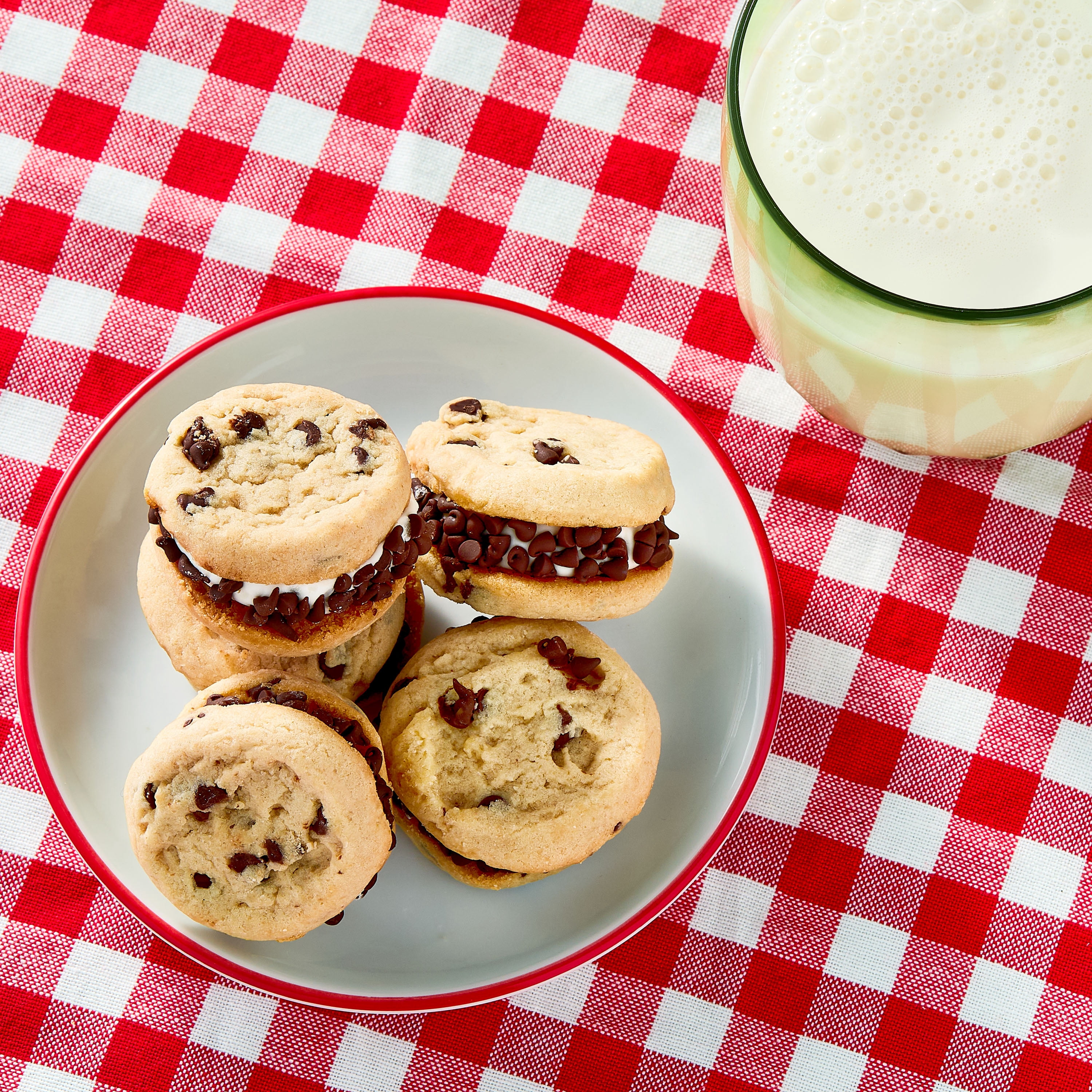 Freshness Guaranteed Chocolate Chip Sandwich Cookies, 7.5 oz, 6 Count (Ready to Eat)