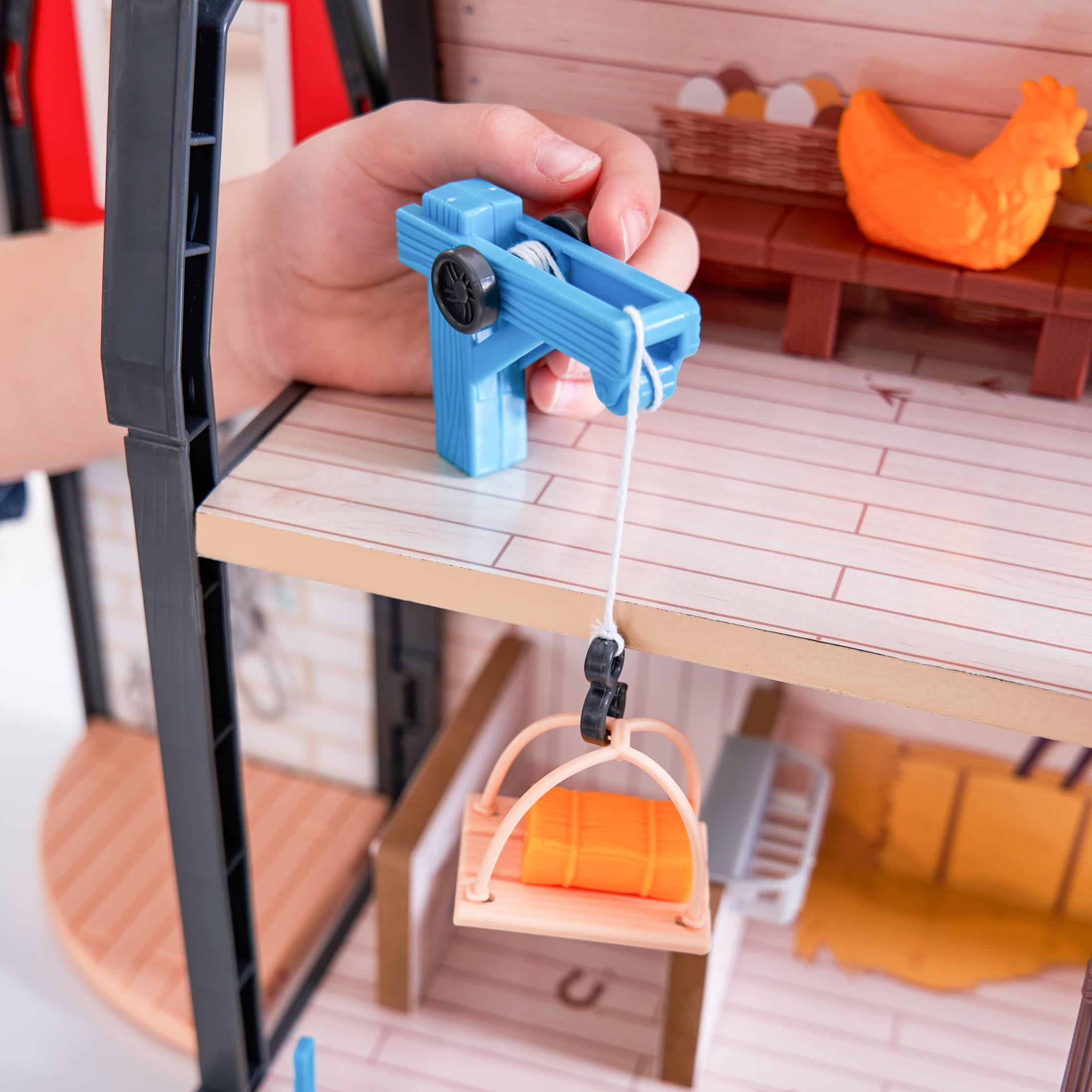KidKraft Toteables™ Portable Barn Dollhouse with Doll Included, Storage, 30 Accessories  (图5)