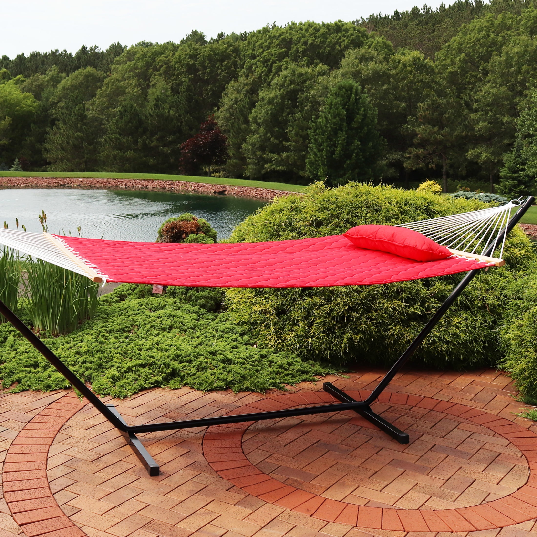 Sunnydaze 2-Person Quilted Polyester Spreader Bar Hammock with Pillow, 440 lb Capacity - Red