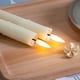 thumbnail image 4 of Velas parpadeantes sin llama, 1 control remoto, 17 cm marfil, velas de ventana LED a batería, temporizador, juego de 6 velas de plástico sin llama con efecto cera (2, 4 of 5