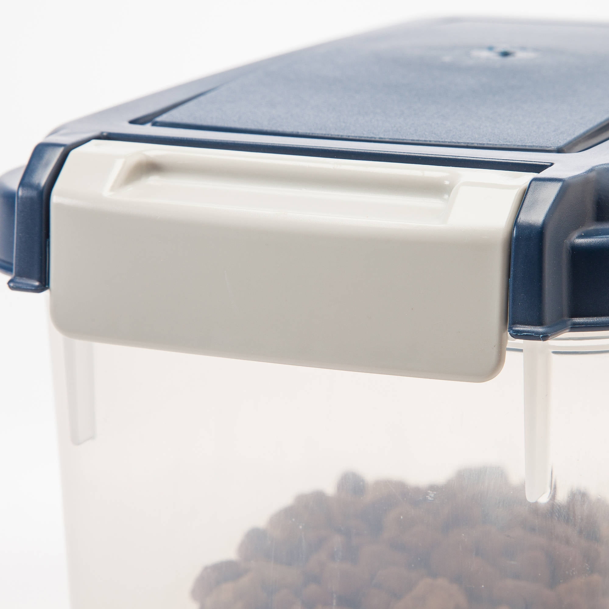 Iris 47 Qt Airtight Pet Food Container Com