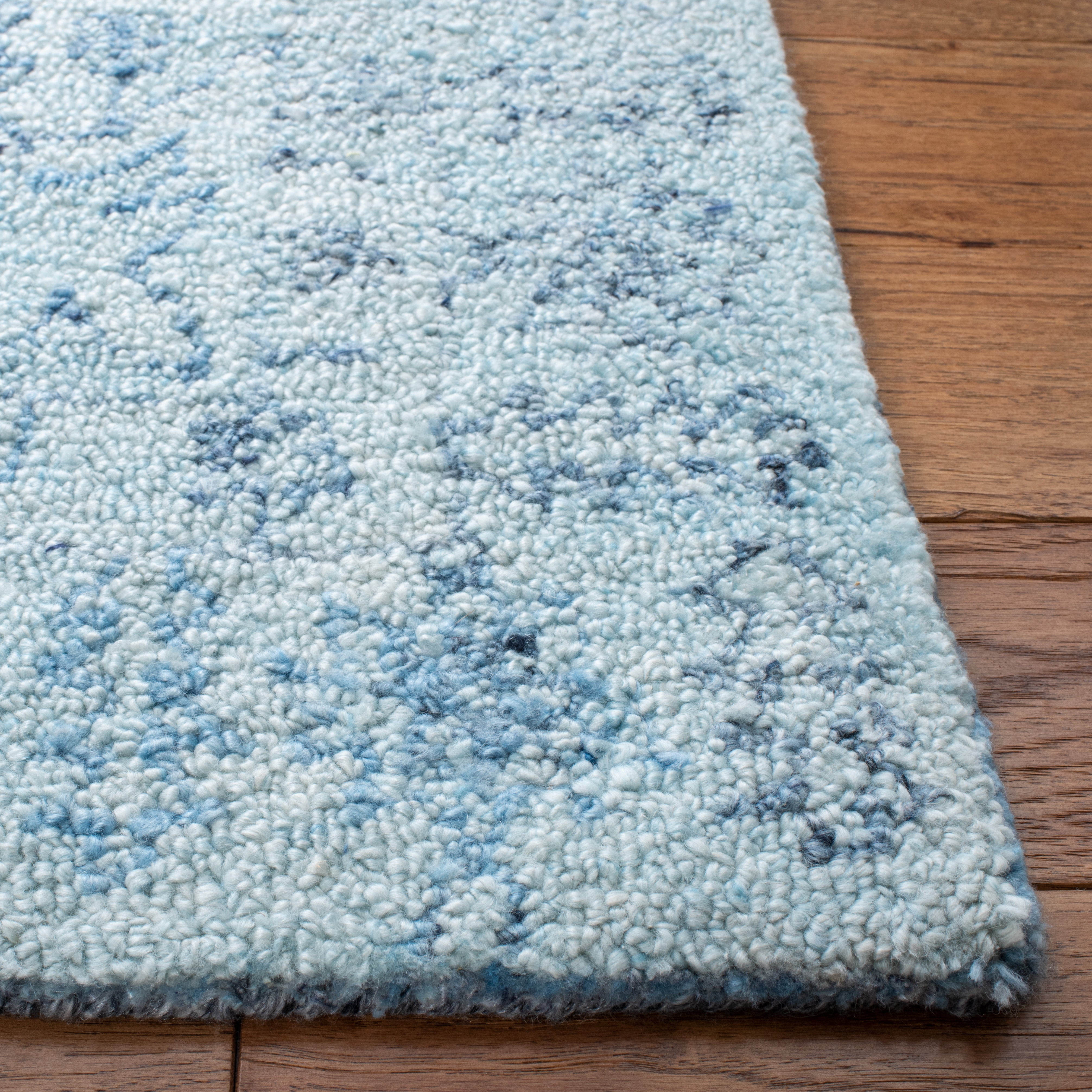 SAFAVIEH Marquee Xanthia Medallion Area Rug, Light Blue/Navy, 3' x 5'