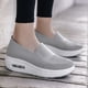 thumbnail image 3 of 1 par de zapatillas deportivas de malla para mujer, transpirables y relajantes, con suela gruesa., 3 of 6