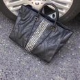 thumbnail image 5 of 2023 Nuevo bolso de mano sencillo europeo y americano con estilo temperamento, bolso de mano con diamantes, bolso de hombro versátil y de moda informal para mujer, 5 of 5