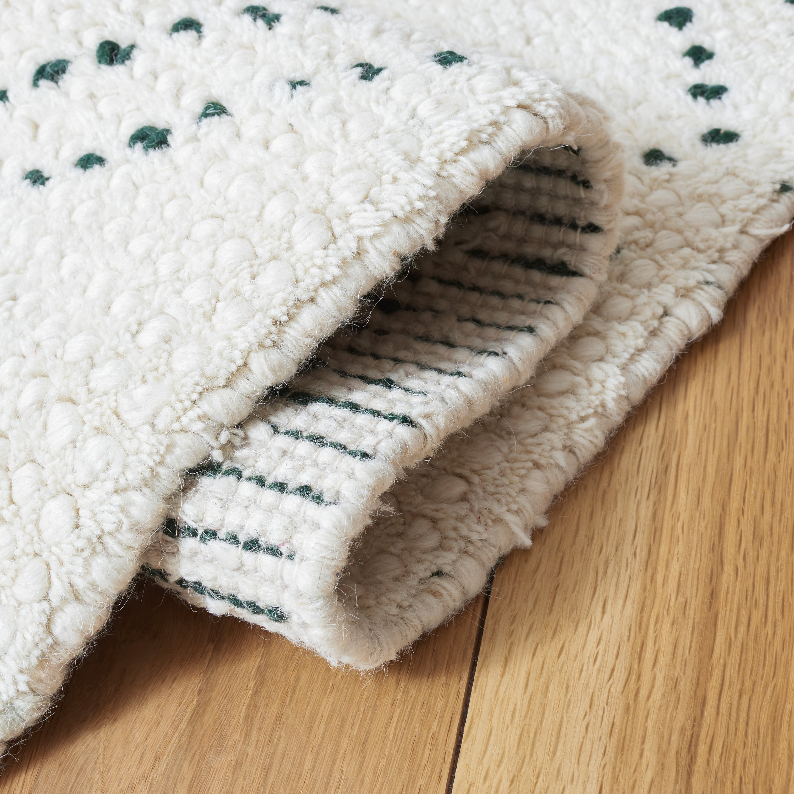SAFAVIEH Casablanca Idella Diamond Runner Rug, Ivory/Green, 2'3" x 8'