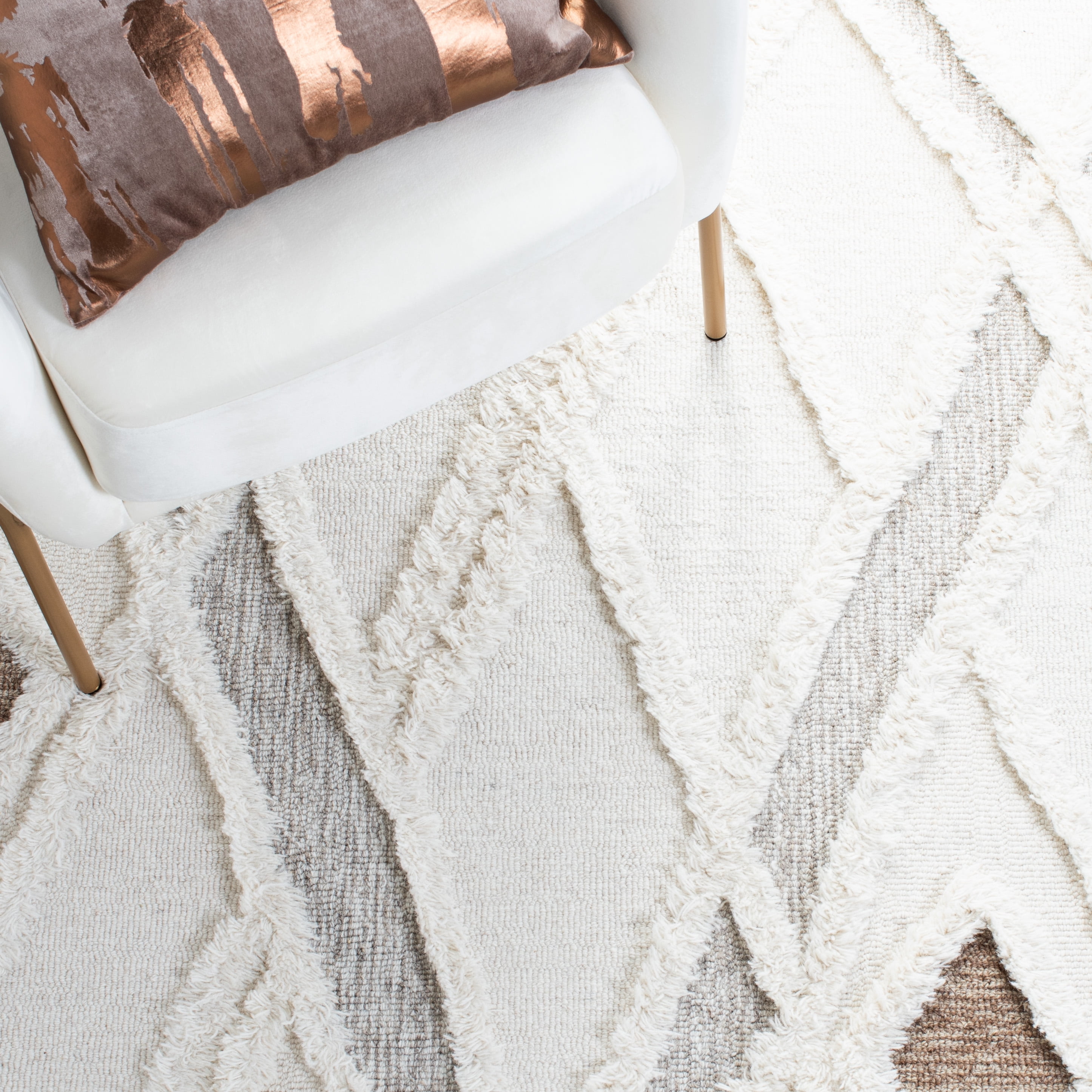 SAFAVIEH Casablanca Amelia Diamond Runner Rug, Ivory/Brown, 2'3" x 8'