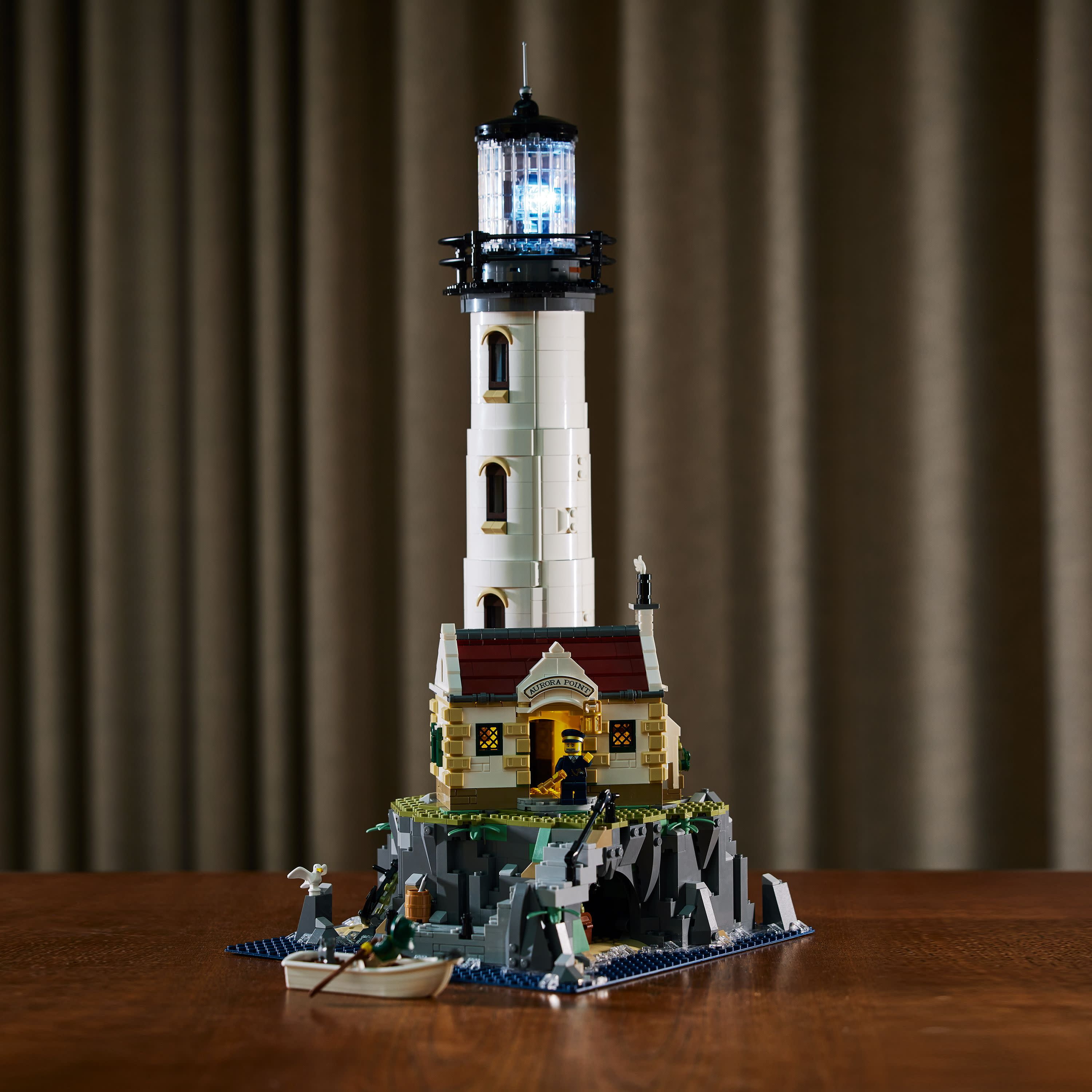 fly sikkerhedsstillelse Withered LEGO Ideas Motorized Lighthouse 21335 Adult Model Building Kit, Complete  with Rotating Lights, Cottage and Cave, Gift Idea - Walmart.com