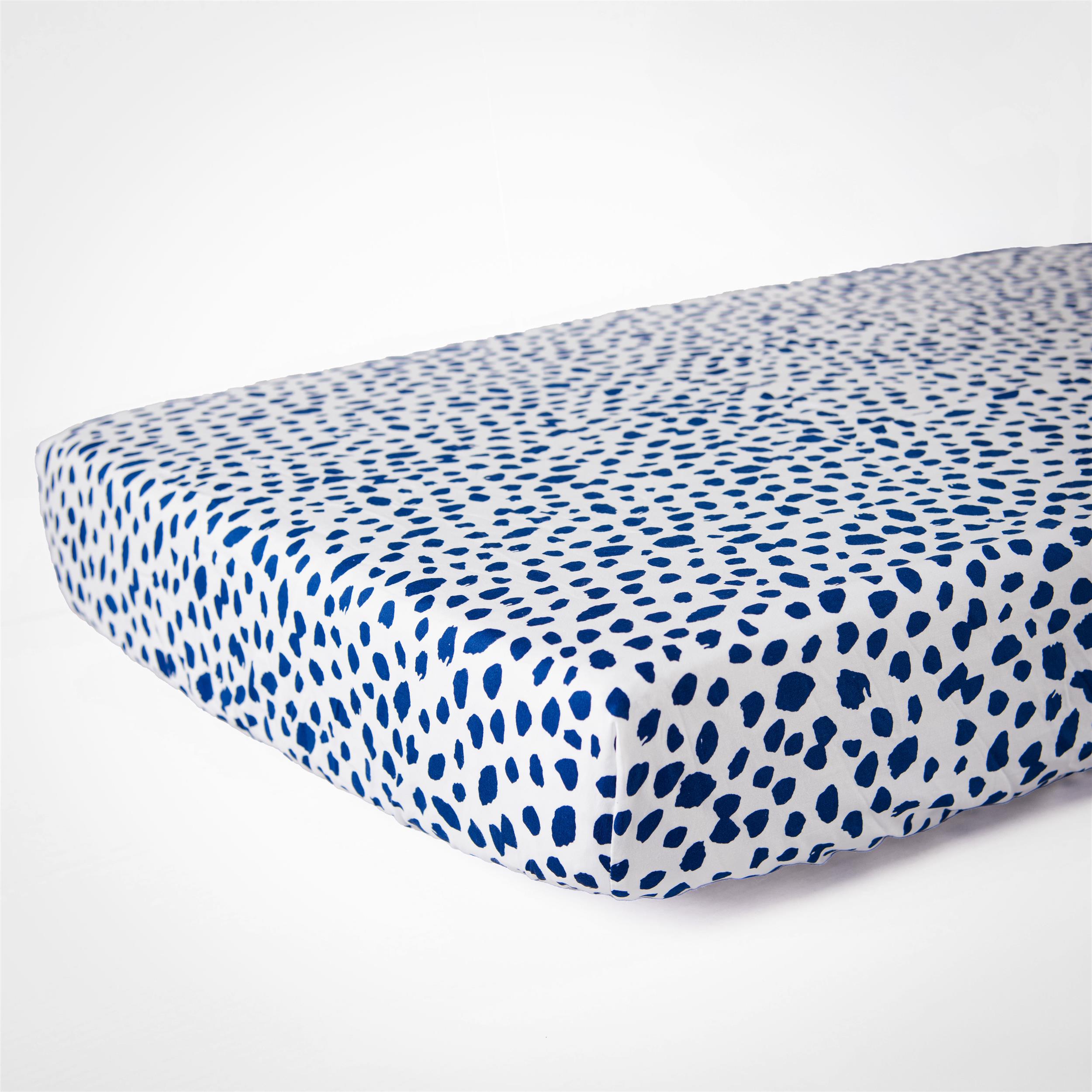Rizzy Home 28" X 52" White with Blue Dots Cotton Cribsheet