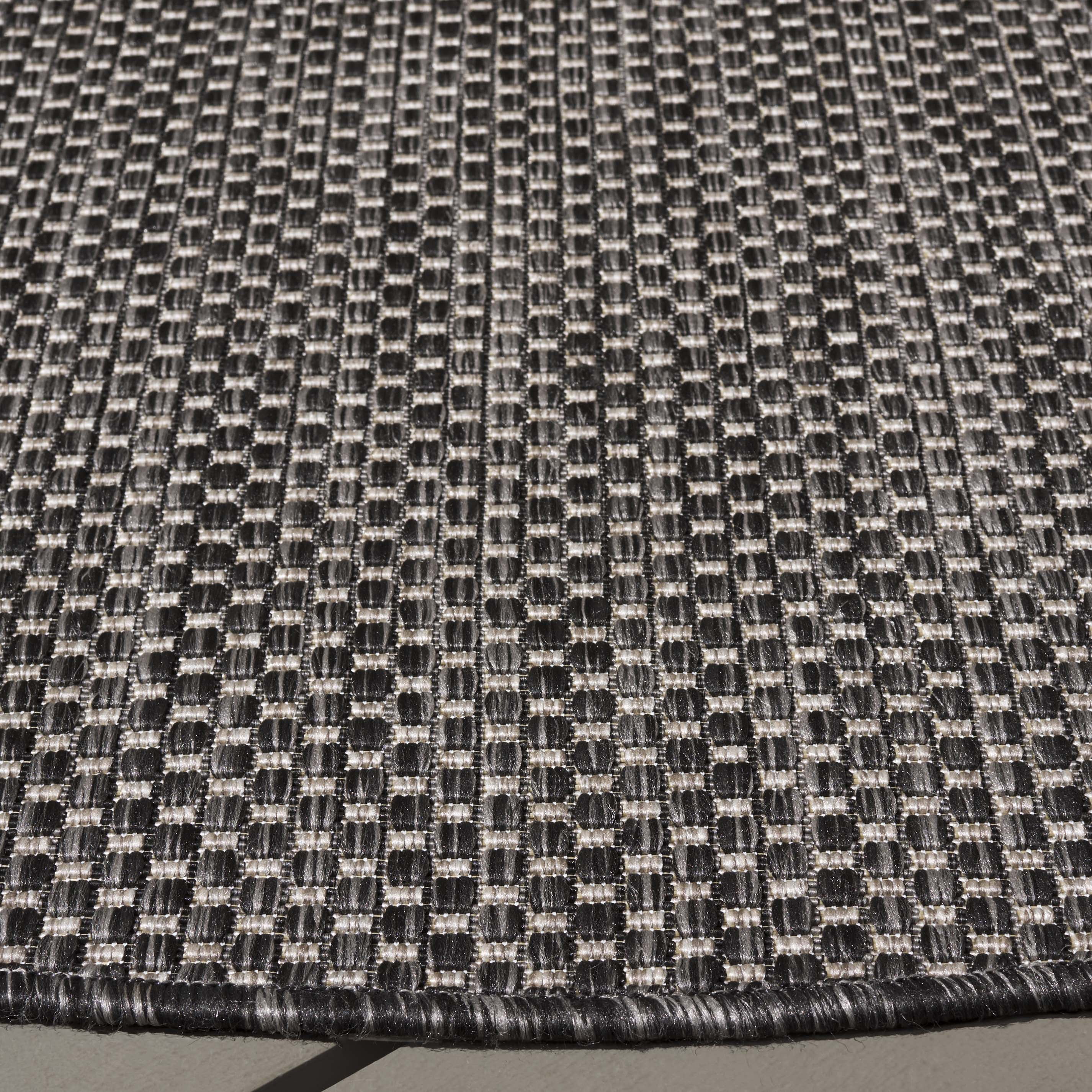 Safavieh Courtyard Finnian Solid Indoor/Outdoor Area Rug, Black/Beige, 9' x 9' Round