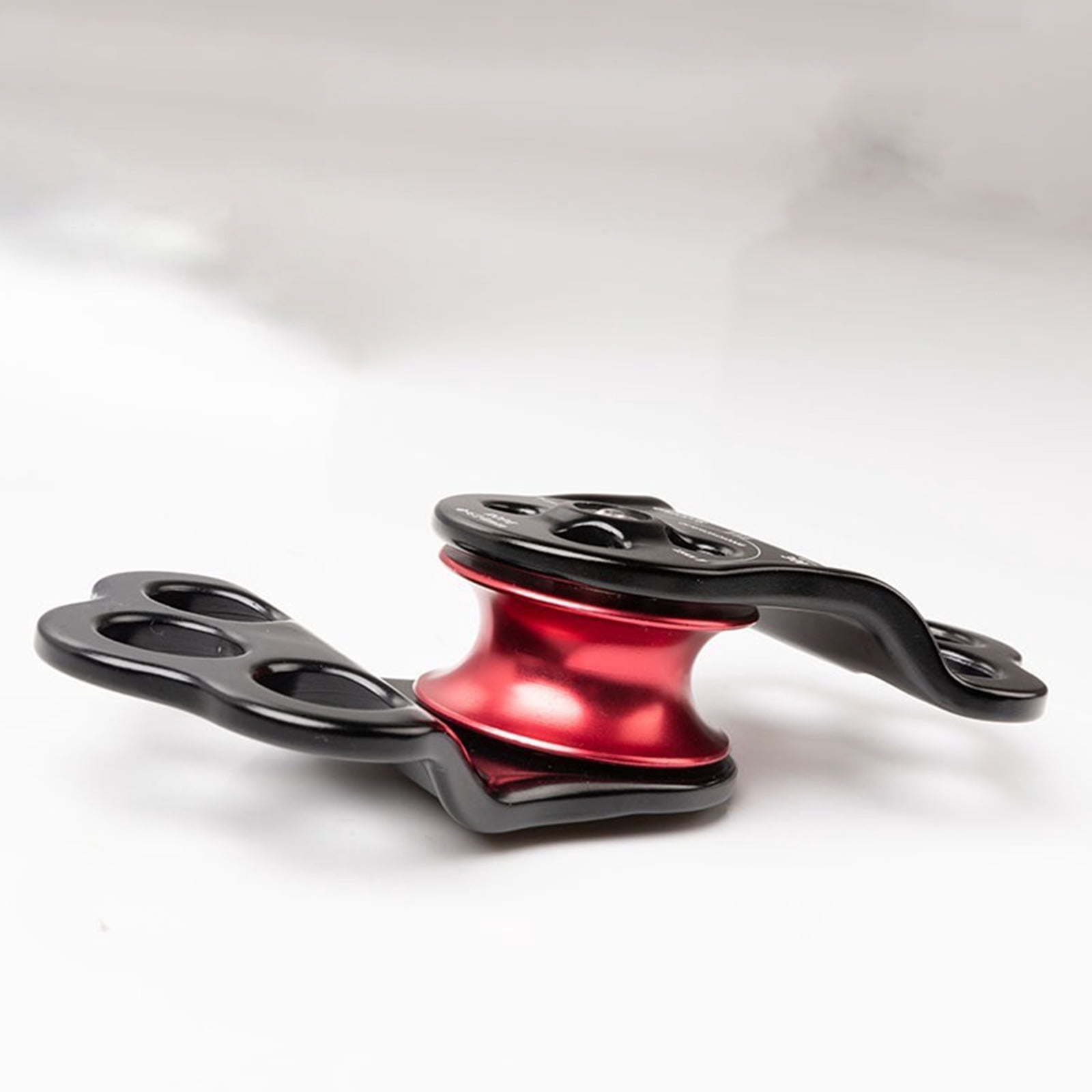 Safety Locking Pulley Climbing Belays Device Suitable for Secure Play Outdoor Environment with Aluminum Alloy Texture