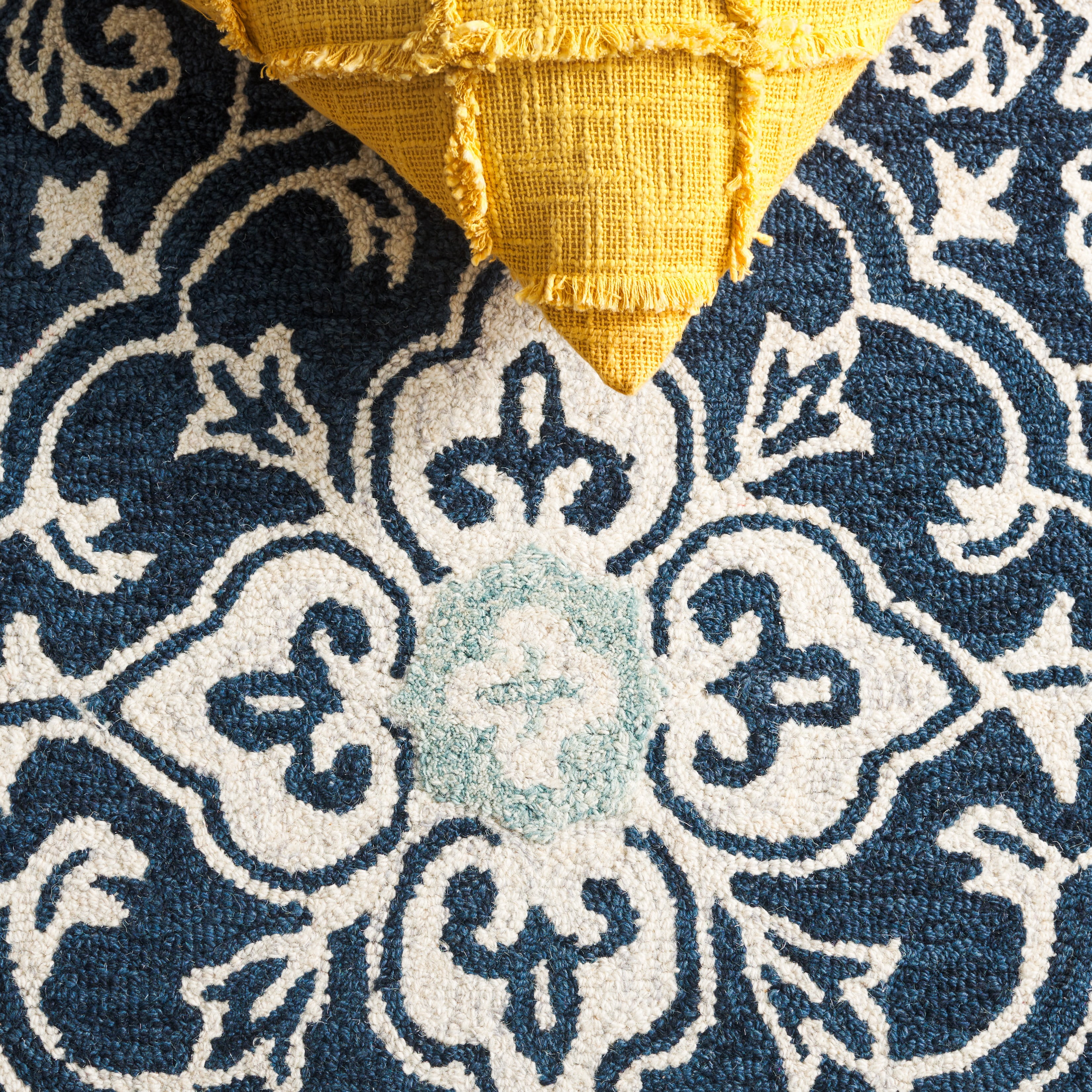 SAFAVIEH Roslyn Aleta Geometric Runner Rug, Navy/Light Blue, 2'3" x 8'