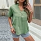 thumbnail image 4 of Blusa verde de manga corta con escote en V, puños enrollados y botones delanteros, corte holgado para mujer, talla S, 4 of 6