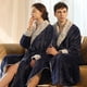 thumbnail image 1 of Ropa de dormir de franela agrandada para mujeres invierno hombres coral polar pareja bata de baño otoño e invierno estilo largo grueso, 1 of 5