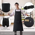 thumbnail image 2 of Paquete de 2 delantales con pechera y 2 bolsillos para cocinar Chef delantal de cocina para mujeres y hombres, color negro Afortunado Sencillez, 2 of 5