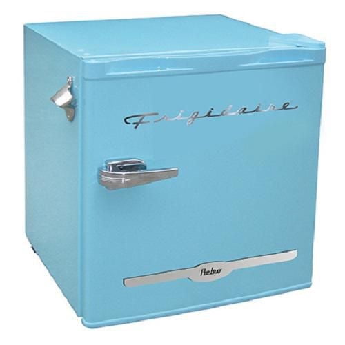 Réfrigérateur bar rétro Frigidaire de 1,6 pieds cube avec ouvre-bouteille sur le côté
