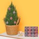 thumbnail image 5 of Set de 12 adornos navideños cubiertos de terciopelo | Bolas decorativas de plástico a prueba de fracturas de 6 cm | Decoraciones multicolores para árboles navideños | Decoración ligera y elegante, 5 of 6