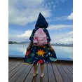 thumbnail image 3 of Poncho con capucha Towel Athaelay para niños, diseño de dinosaurios azul marino, 3 of 6