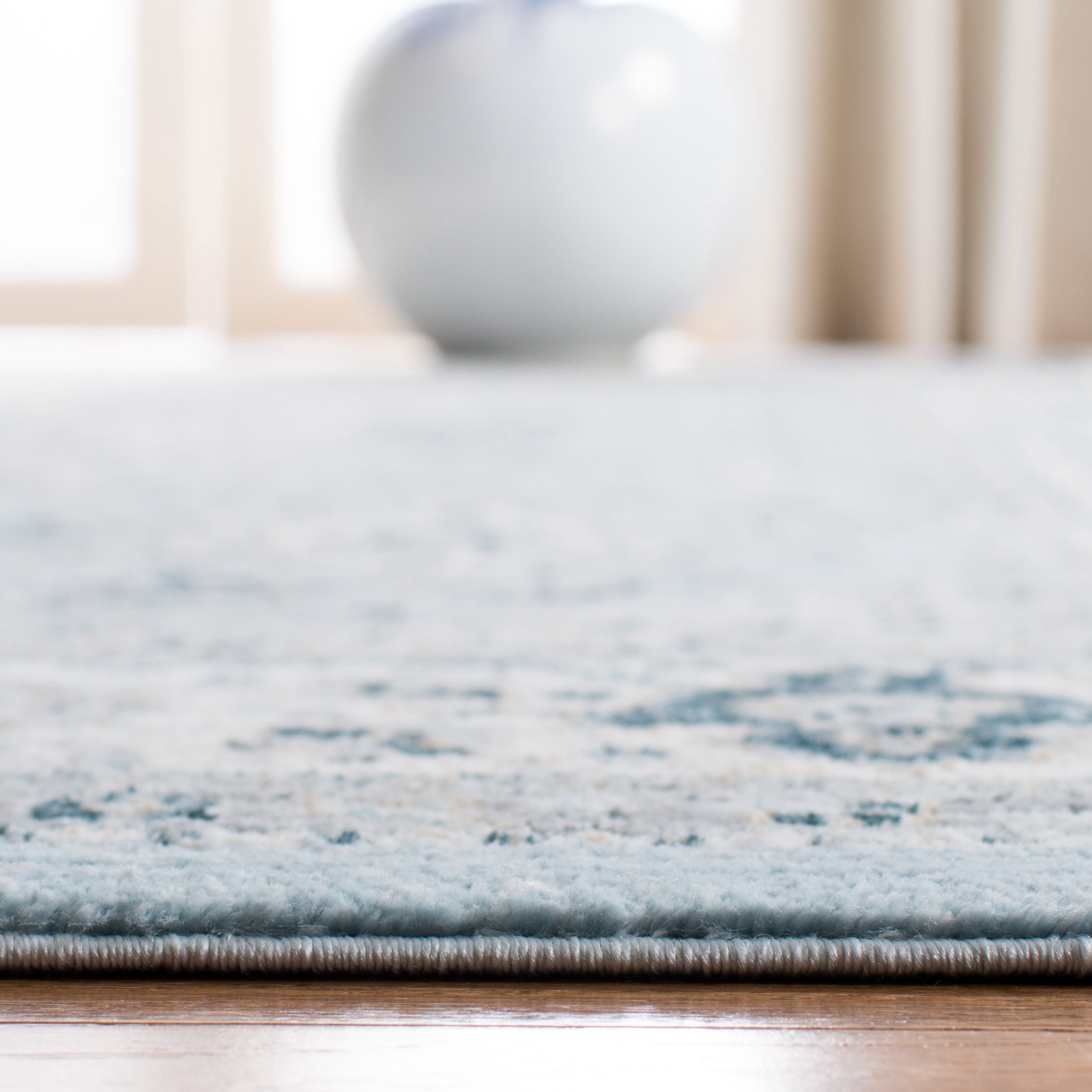 SAFAVIEH Isabella Zander Oriental Area Rug, Blue/Cream, 8' x 10'