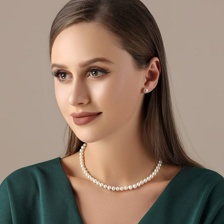 True store pearl necklace