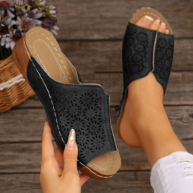 Gspmoly Sandales à Enfiler pour Femmes, Mode Décontractée d'Été Nouvelle Plage Bout Rond Couleur Unie Sandales Compensées Ajourées Pantoufles d'Été pour Femmes Noir 38