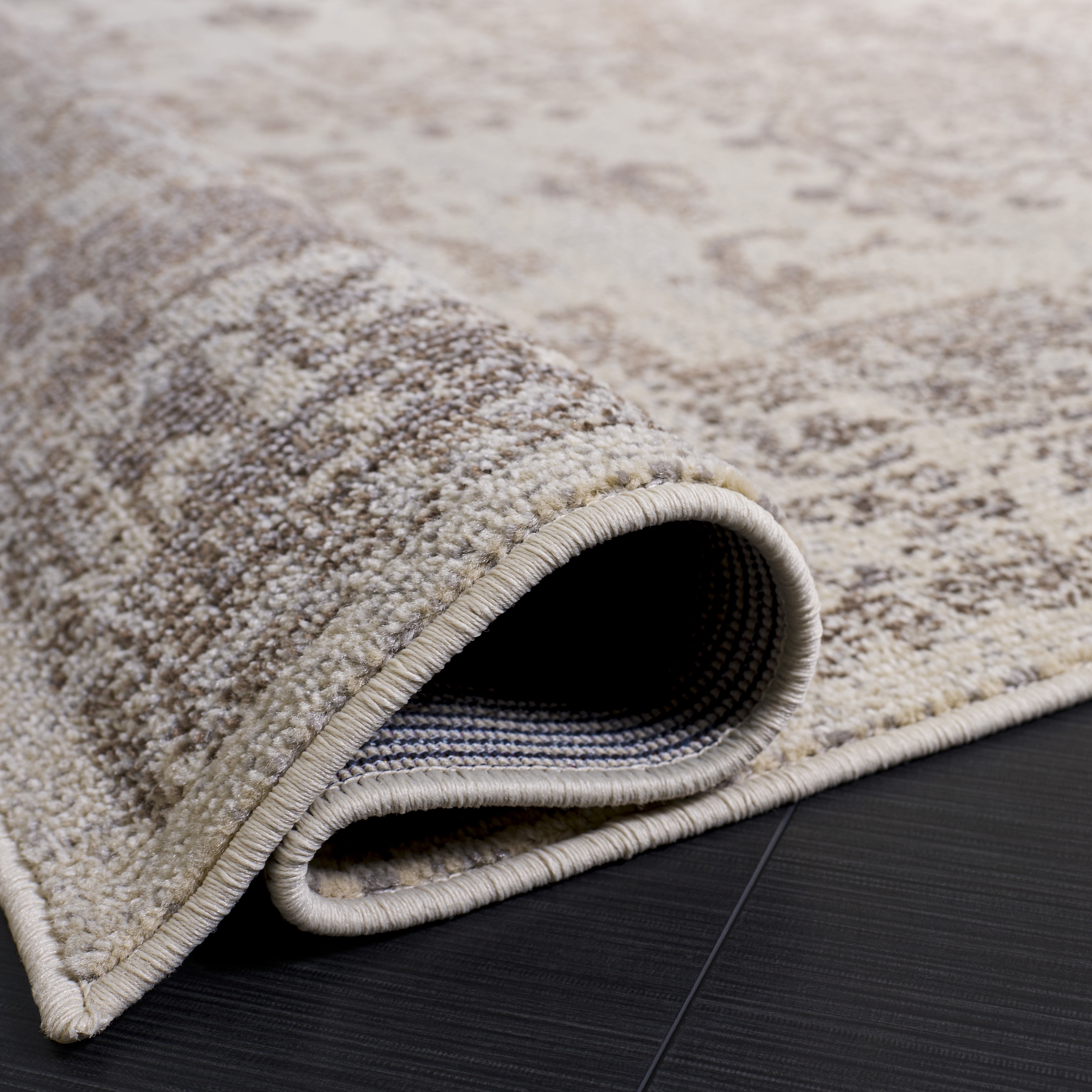 Safavieh Madison Dalia Oriental Area Rug, Ivory/Beige Gray, 5'3" x 7'6"
