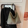 thumbnail image 2 of Bolso La Axila para Mujeres Con Bolsillo Cuero Interno, 2 of 9