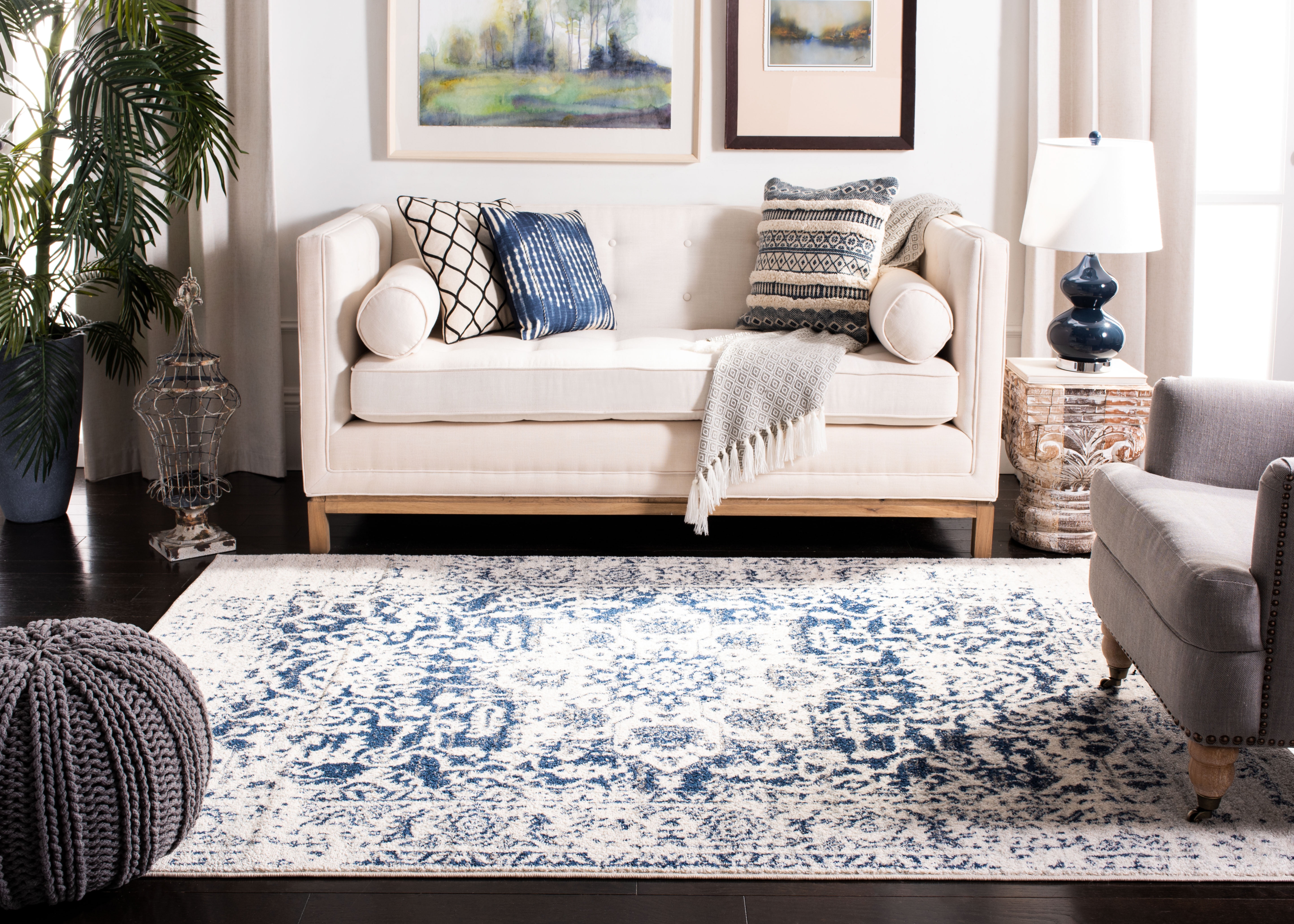 SAFAVIEH Madison Katina Oriental Area Rug, Cream/Navy, 5'3" x 7'6" - Traditional Design, Cream & Navy, Non-Shedding & Easy Cleaning, Ideal for Living Room, Bedroom, Dining Space