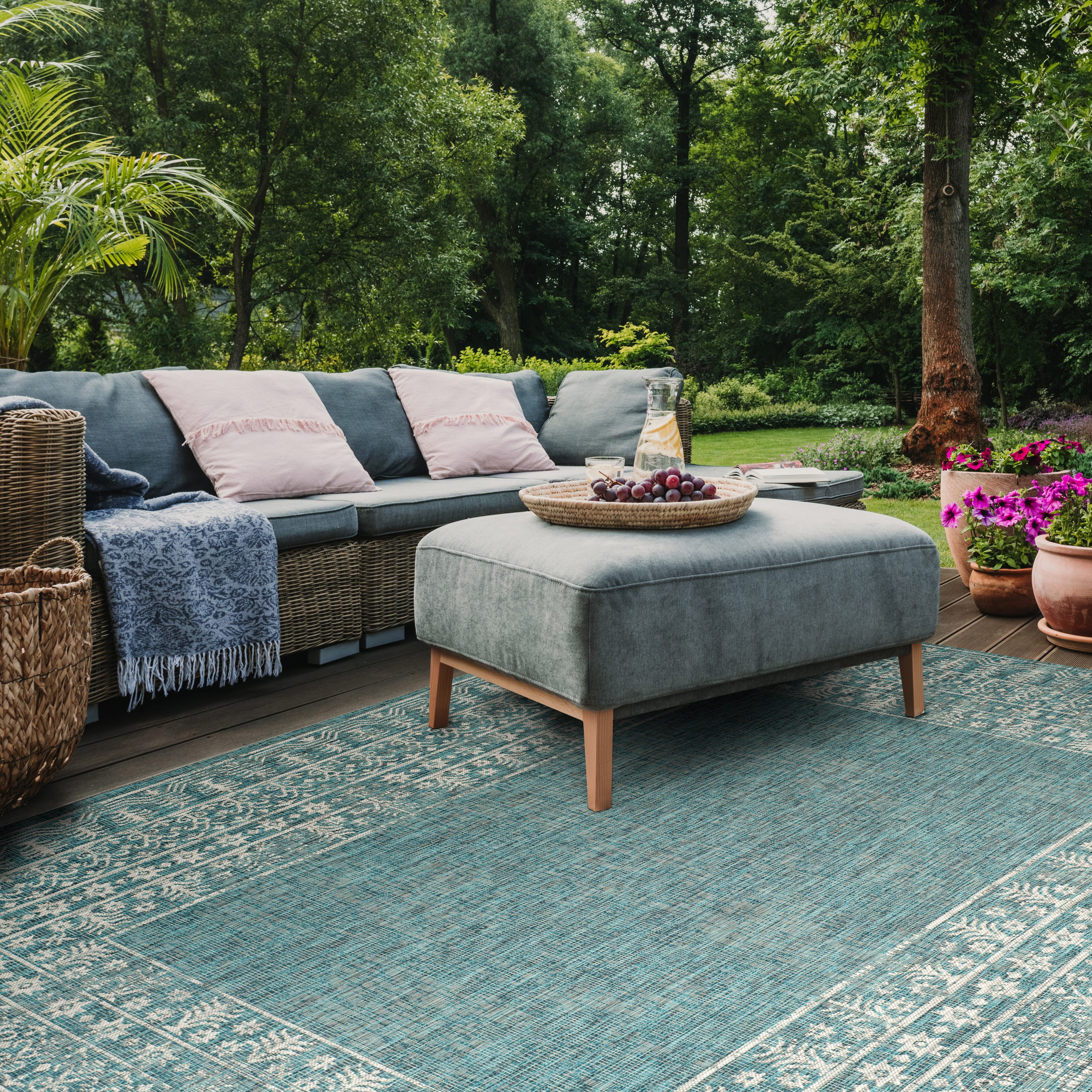Safavieh Courtyard Jolyon Bordered Indoor/Outdoor Area Rug, Blue/Gray, 8' x 11'