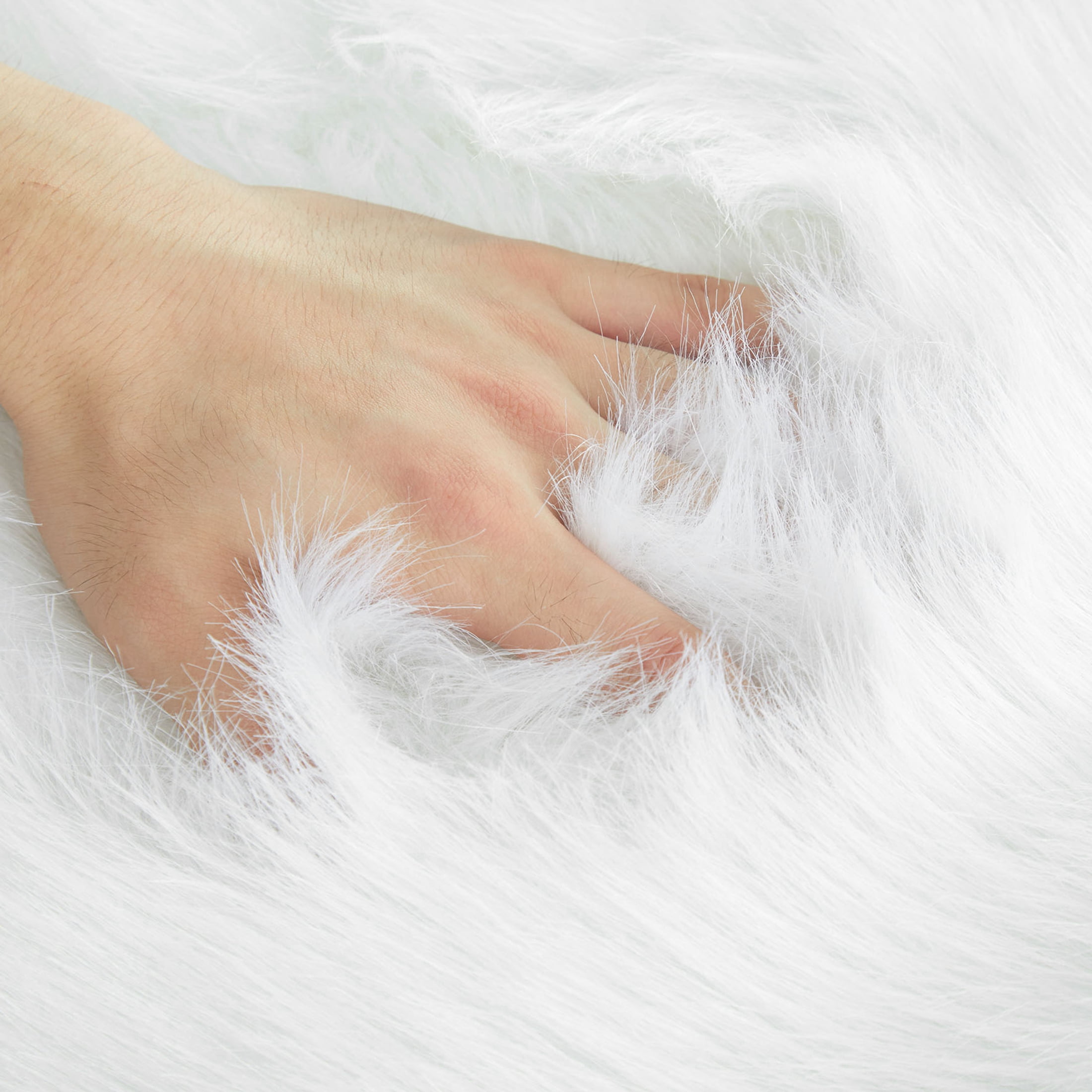 Mainstays White Faux Fur Rug Non-Skid Fluffy Floor Rug for living room, 30"x46"
