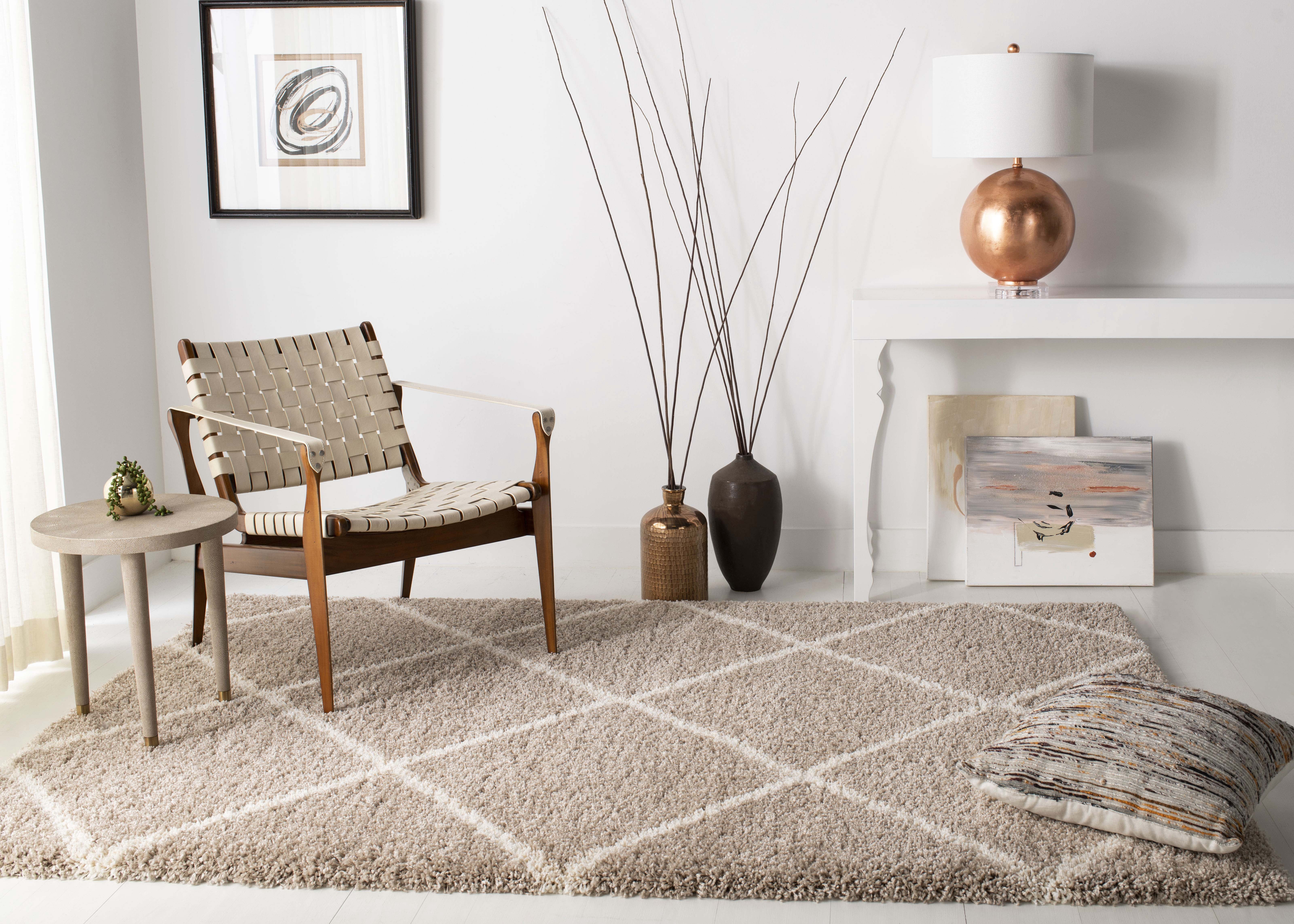 SAFAVIEH Hudson Amias Geometric Shag Area Rug, Beige/Ivory, 2'3" x 3'9"