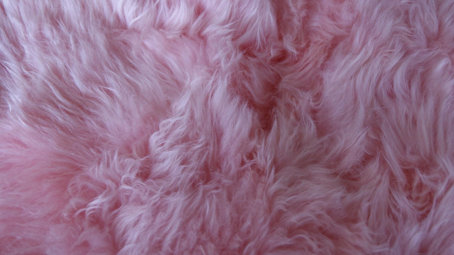 NEW ZEALAND SHEEPSKIN RUG 2' X 6' - PINK