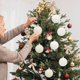 thumbnail image 2 of Adornos navideños, regalos navideños, bolas navideñas flocadas de 6 cm, bolas colgantes de plástico con purpurina, juego de seis bolas decorativas para árbol de Navidad., 2 of 4