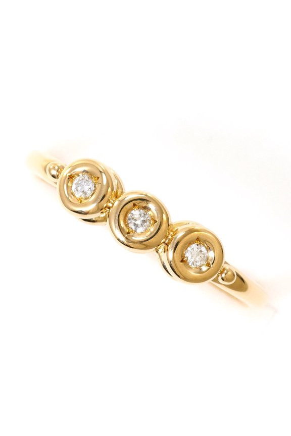 Pre-Owned 18K (18-karat) yellow gold ring with 1 diamond (no carat marking), total weight 2.4g,...