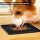thumbnail image 5 of Alfombrilla impermeable para perros, juego de 2 piezas, perfecta para darles yogur o mantequilla de cacahuete (negra)., 5 of 5