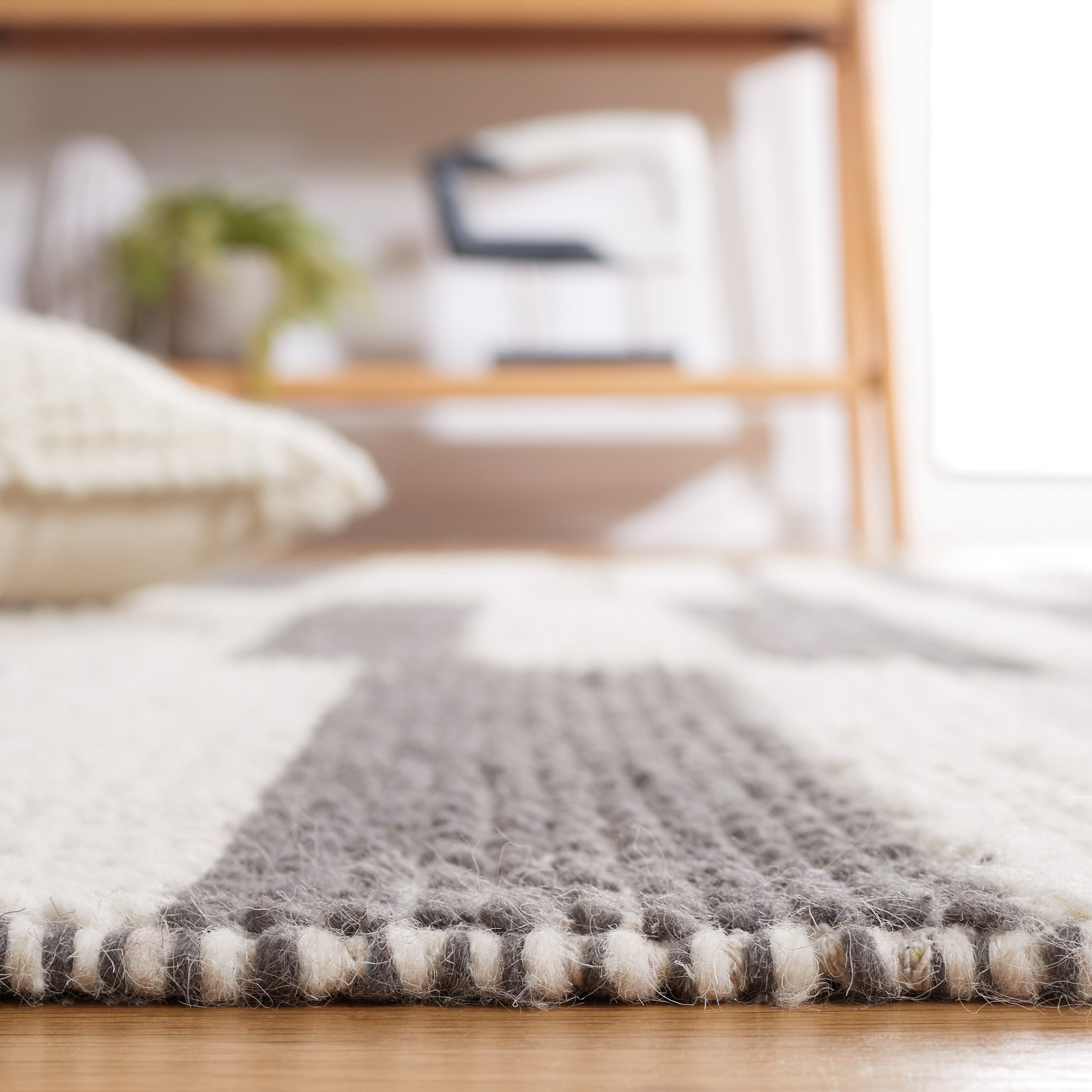 SAFAVIEH Natura Qendro Striped Area Rug, Ivory/Dark Grey, 3' x 5'
