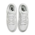 thumbnail image 5 of Nike Dunk Low Zapatillas deportivas informales de caña baja con diseño de panda en blanco y negro de Nike, 5 of 5