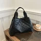 thumbnail image 5 of Bolso de mano de mujer de PU con hilo de coser de color sólido informal de gran venta 2024 nuevo bolso de mano básico con cremallera para mujer, 5 of 5