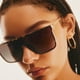 thumbnail image 3 of Gafas de sol Quay Nightfall Medium Shield con lentes UV negras, 3 of 5