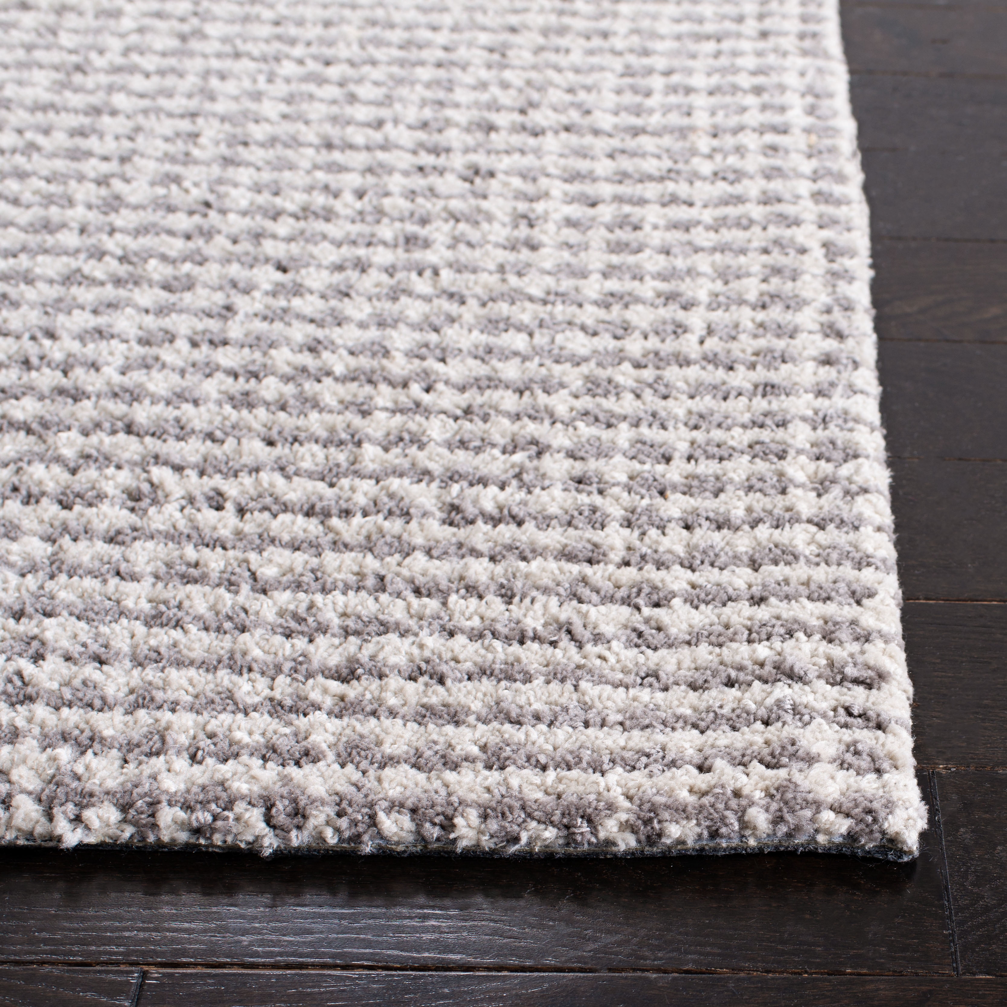 SAFAVIEH Soho Emerson Solid Area Rug, Silver, 6' x 9'