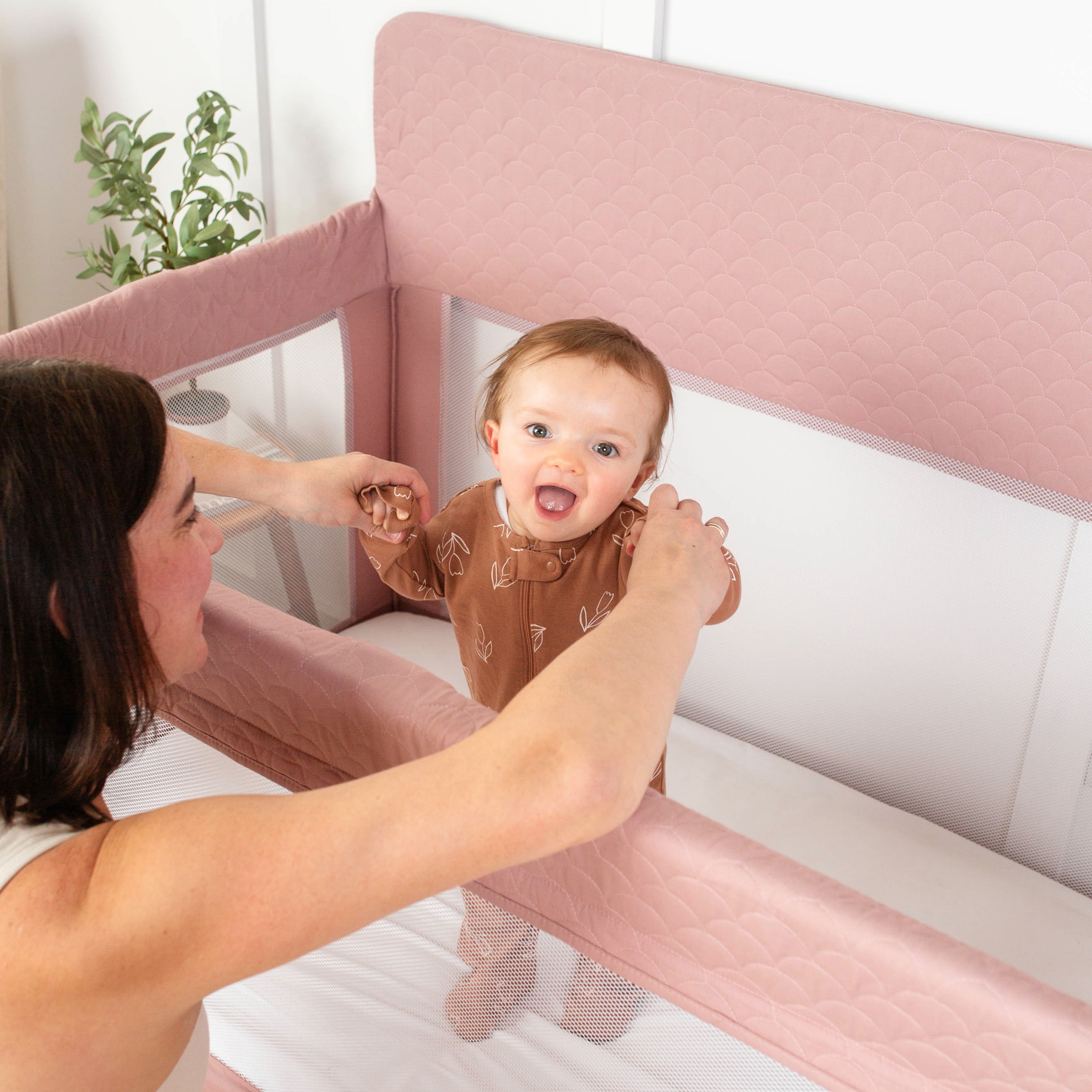 Baby Delight Lunaire Full Size Mesh Infant Infant Crib & Playard, Organic Rose