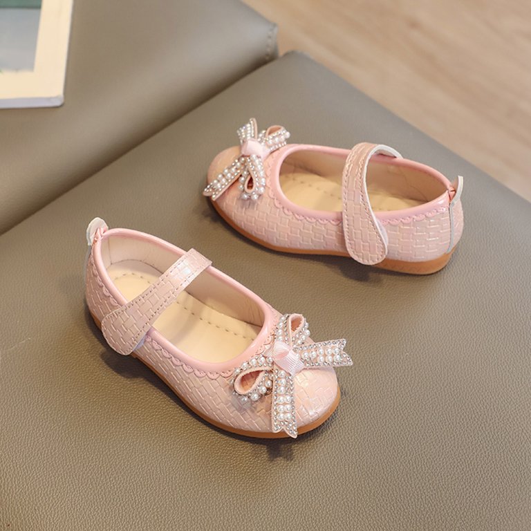 pink dress with black sandals On summer we wear PINK  Simple outfit idea, pink dress, black flats  and silver bag  #oufitideas #pinkoutfit #pinkdress #gucciflats